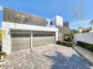 Casa · 611m² · 5 Recámaras · 3 Estacionamientos · Casa en Venta de 5 Recamaras Playas del Conchal
