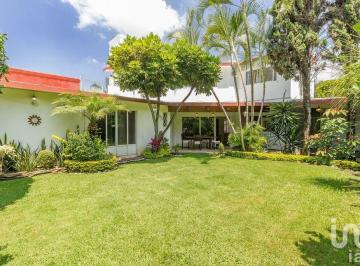 Casa · 322m² · 5 Recámaras · 1 Estacionamiento · Casa en Venta Zona Dorada Vista Hermosa