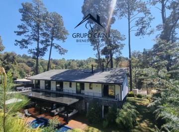 Casa de 4 habitaciones, Valle de Bravo · Lujo y Modernidad, Ofrece Esta Casa en Venta con Acceso Al Campo de Golf