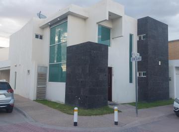 Casa de 3 habitaciones, Durango · Casa en Residencial con Recamara en Planta Baja.