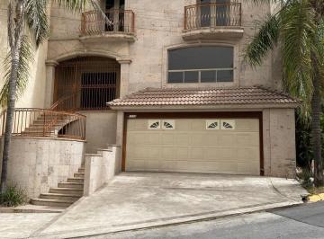 Casa · 355m² · 4 Recámaras · 2 Estacionamientos · Casa en Venta en San Jeronimo