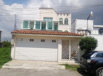 Casa · 150m² · 2 Recámaras · 2 Estacionamientos · Casa en Venta Equitación S/n Col. Deportiva Zinacantepec