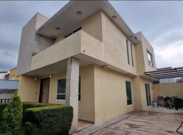 Casa · 212m² · 3 Recámaras · 3 Estacionamientos · Casa Sola Venta Circonia Col La Joya Zinacantepec