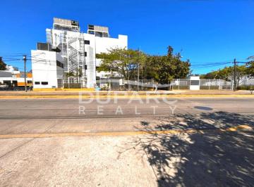 Local comercial , Carmen · Oficinas en 1er Nivel de 1000 m² en Renta Sobre Av Aviación