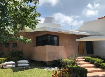 Casa · 210m² · 2 Recámaras · 2 Estacionamientos · Casa - Club de Golf Chiluca