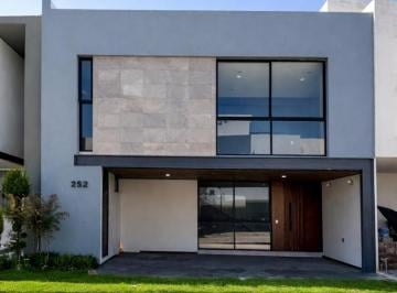 Casa · 211m² · 4 Recámaras · 2 Estacionamientos · Casa en El Campestre Coto Seneca