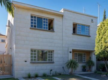 Casa de 4 habitaciones, Corregidora · Casa en Venta en Pueblo Nuevo, 4 Recámaras, 4 Autos, Gran Ubicación!