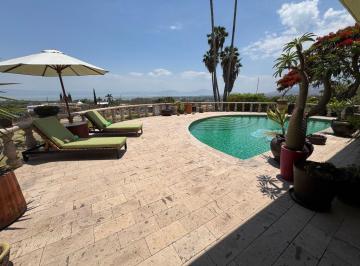 Casa · 396m² · 4 Recámaras · 2 Estacionamientos · Casa en Venta en Chapala en Club de Golf