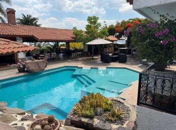 Casa · 1201m² · 6 Recámaras · 4 Estacionamientos · Casa en Venta en Raquet Club en Chapala