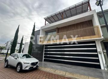 Casa · 700m² · 4 Recámaras · 4 Estacionamientos · Casa en Venta - (4)