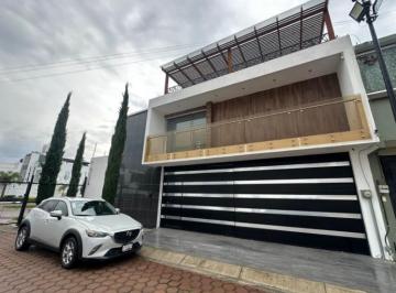 Casa · 700m² · 4 Recámaras · 4 Estacionamientos · Casa en Venta - (4)