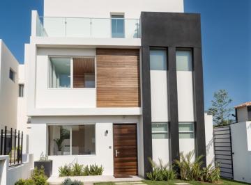 Casa de 4 habitaciones, Querétaro · Casa en Venta en Grand Juriquilla, 4 Recámaras, 4.5 Baños, Cto Serv, Jardín