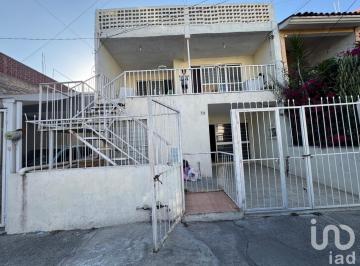 Casa · 186m² · 5 Recámaras · 1 Estacionamiento · Casa en Venta en La Colonia Auditorio