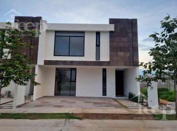 Casa · 219m² · 3 Recámaras · 2 Estacionamientos · Casa en Venta