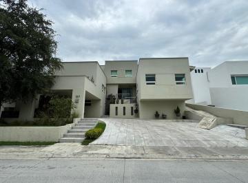 Casa de 4 habitaciones, Monterrey · Casa en Venta en La Herradura