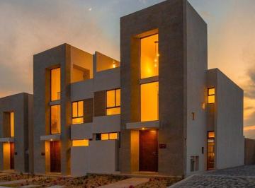 Casa · 192m² · 3 Recámaras · 2 Estacionamientos · Casa en Venta en Atia, Juriquilla, Querétaro