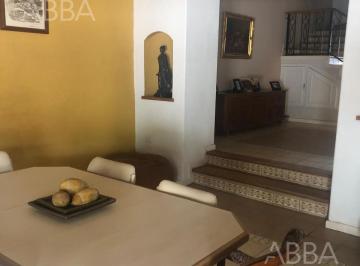 Casa · 242m² · 3 Recámaras · 2 Estacionamientos · Casa en Venta en Frac. Campanario