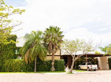 Casa en condominio de 4 habitaciones, Mérida · Casa en Venta en Merida, Yucatan en La Privada Bosques de Altabrisa
