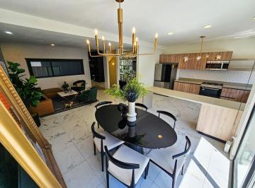 Casa · 218m² · 3 Recámaras · 2 Estacionamientos · Casa en Venta en Uptown, Villa Colonial, Tijuana B. C.