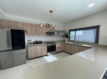 Casa · 73m² · 3 Recámaras · 2 Estacionamientos · Townhouse en Venta en Uptown en Calete, Tijuana