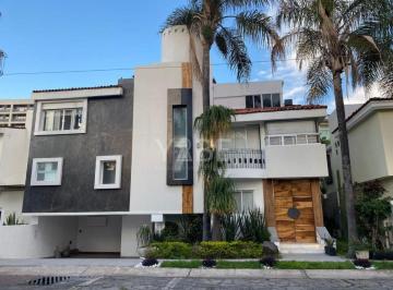Casa en condominio de 4 habitaciones, Zapopan · Casa en Venta Jardín Real