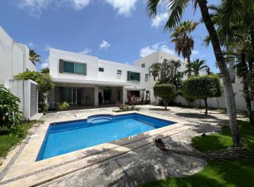 Casa de 4 habitaciones, Benito Juárez · Casa en Villa Magna en Venta de 4 Recámaras Alberca y Seguridad