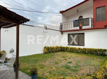 Casa · 326m² · 4 Recámaras · 4 Estacionamientos · Casa en Venta en Metepec