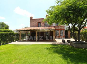 Casa de 4 habitaciones, Celaya · Quintas Santa Maria: Bella y Amplia Propiedad con 4 Recamaras.
