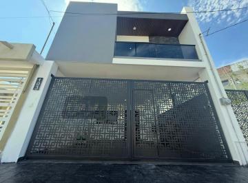 Casa · 199m² · 3 Recámaras · 2 Estacionamientos · Casa en Venta Col. Unidad Nacional