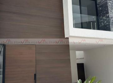 Casa · 430m² · 3 Recámaras · 2 Estacionamientos · Casa en Venta en Monterrey