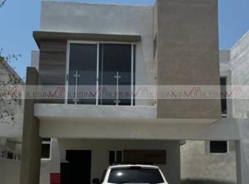 Casa · 148m² · 3 Recámaras · 2 Estacionamientos · Casa en Venta en Guadalupe