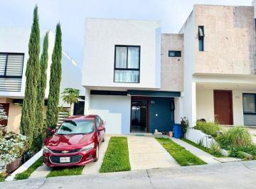Casa · 121m² · 3 Recámaras · 2 Estacionamientos · Casa en Renta en Senderos de Monteverde - Coto Naranjo