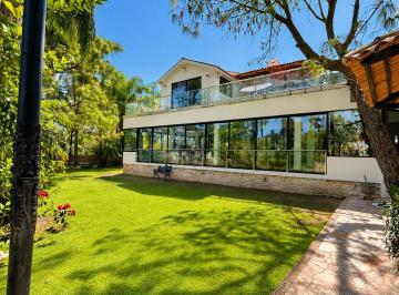 Casa de 4 habitaciones, Zapopan · Casa en Venta Puerta de Hierro