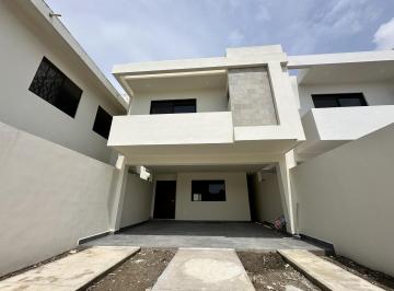 Casa · 224m² · 3 Recámaras · 4 Estacionamientos · Casa en Ampliacion Unidad Nacional (Ampliación)