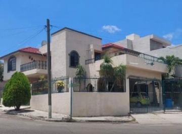 Casa · 301m² · 3 Recámaras · 2 Estacionamientos · Casa a La Venta en Fraccionamiento Tancol 33, Tampico