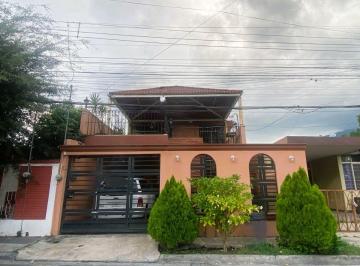 Casa de 4 habitaciones, Monterrey · Casa en Venta en Mitras Centro, Monterrey.