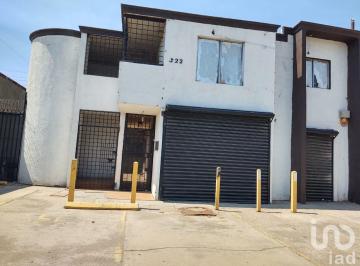Local comercial · 250m² · 1 Recámara · Local en Renta Frente a Uabc