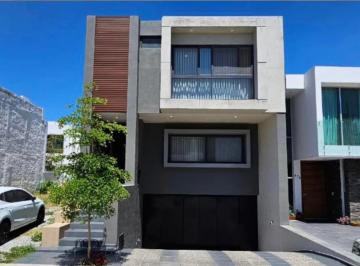 Casa en condominio de 3 habitaciones, Tlajomulco de Zúñiga · Casa en Venta en Casa Fuerte