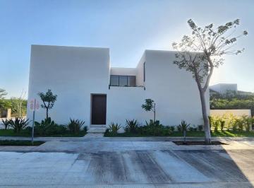 Casa · 247m² · 3 Recámaras · 2 Estacionamientos · Casa en Venta, Merida, Paseo del Country Espaldas Al Country Club (Fvc - 2098)