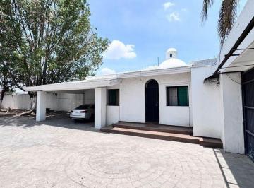Casa · 737m² · 2 Recámaras · 6 Estacionamientos · Terraza en Venta, Camino a San Isidro Mazatepec.