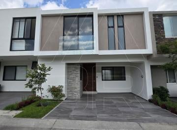Casa en condominio de 4 habitaciones, Zapopan · Casa Nueva en Coto en Paseos del Parque