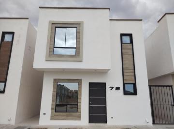 Casa · 82m² · 3 Recámaras · 1 Estacionamiento · Casa en Circuito Cerrado Sobre Av Principal de La Ciudad.