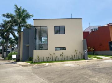 Casa de 3 habitaciones, Fortín · Casa con 278 m² de Superficie de Terreno y 3 Habitaciones en Venta Residencial La Llave, Fortín, Ver