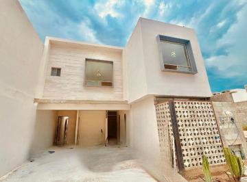Casa · 240m² · 4 Recámaras · 2 Estacionamientos · Casa en Cerrada con Amenidades Como Alberca