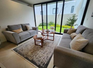 Casa · 121m² · 2 Recámaras · 2 Estacionamientos · Casa en Venta, en Queretaro