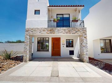 Casa en condominio de 3 habitaciones, León · Casa en Renta Sacromonte Residencial, Zona Mayorazgo, casa Club con Alberca.