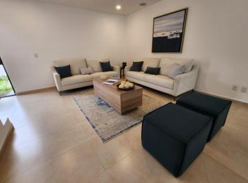 Casa · 151m² · 2 Recámaras · 2 Estacionamientos · Casa en Venta, en Queretaro