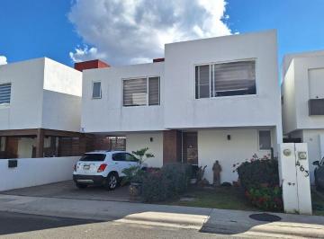 Casa en condominio de 3 habitaciones, Querétaro · Casa Venta Real de Juquilla Querétaro Amplia con Tv y Mega Salón de Juegos
