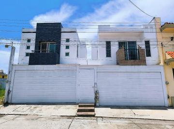 Casa · 6 Recámaras · 4 Estacionamientos · Casa - Fraccionamiento Tancol 33
