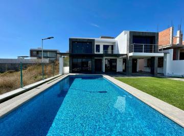 Casa · 360m² · 4 Recámaras · 2 Estacionamientos · Casa - Fraccionamiento Lomas de Cocoyoc
